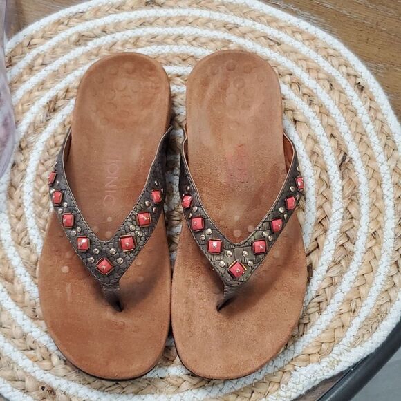 Vionic Floriana Women’s Bronze Embellished Sandals, size 7 - Picture 8 of 10